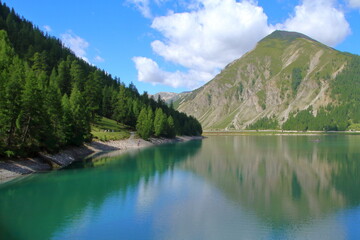 Fototapeta na wymiar Lago di Livigno, Lake of Livigno