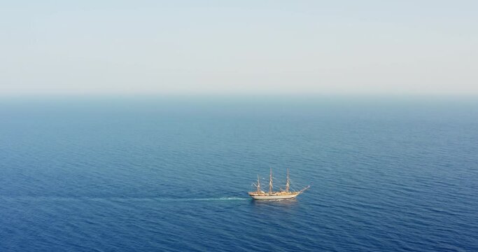 Amerigo vespucci nave scuola marina nel mare
