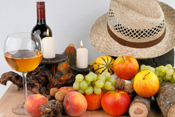 Herbstliches Stillleben mit Früchten