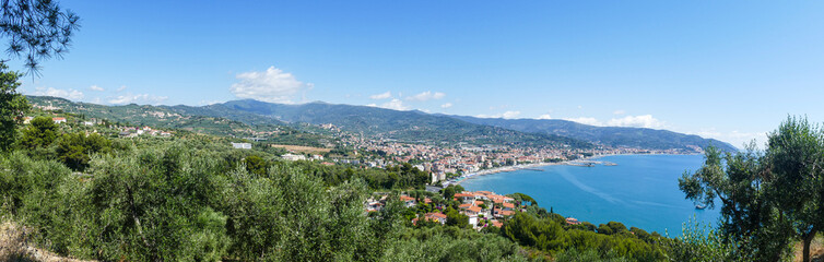 Fototapeta na wymiar Estra wide view of a Gulf in Liguria with Diano Marina