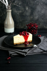 cheesecake with berries