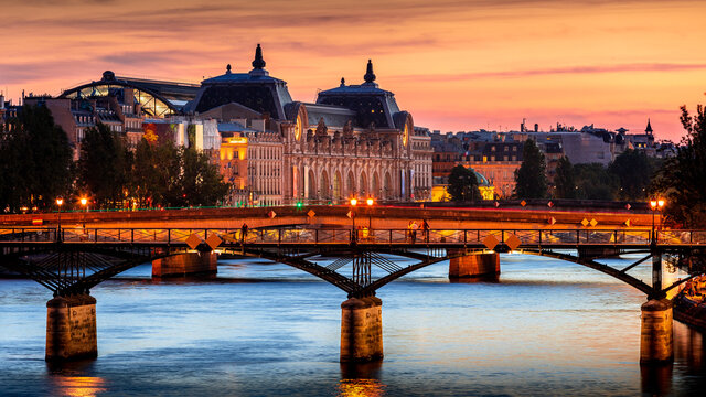 Le musé d'Orsay vu du pont neuf, on peut aussi y voir le pont des arts 