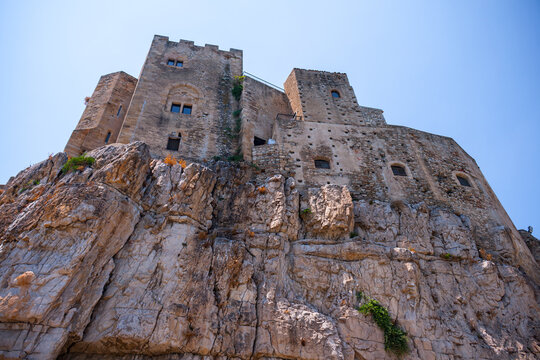 Castrum Petrae Roseti in Roseto di Capo Spulico, Calabria, Italy