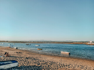 Praia de Faro - Barques et baigneurs sur la plage de faro