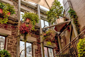 Alleys and cobblestone roads in Old Montreal