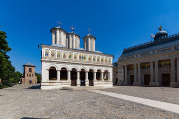Obraz premium Patriarchal Palace and Cathedral of Saints Constantine in Bucharest, Romania