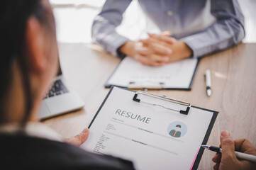 Human resource manager Is explaining the job to the job seeker before filling out a resume on the application form to consider accepting for employment in the company..