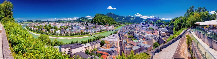 Naklejka premium Blick vom Mönchberg auf die Altstadt von Salzburg, Österreich