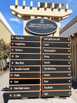 San Francisco Premium Outlets, Simon Center Sign, Logo On Information And Directional Display In Outlet Mall - Livermore, California, USA - 2021