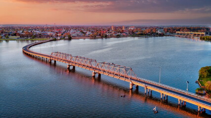 Fototapeta premium Early Morning Light on the Yarrawonga Bridge
