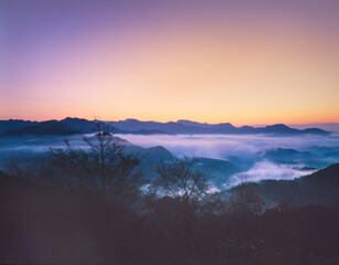 Fototapeta na wymiar 高千穂の雲海と山々