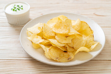 potato chips with sour cream