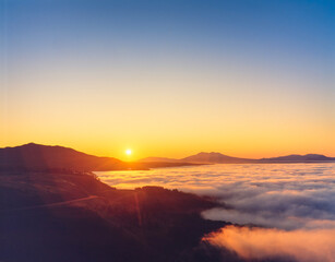 Fototapeta na wymiar 美幌峠から屈斜路湖の雲海と朝日