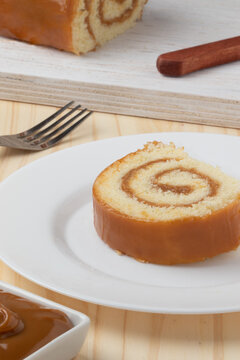 Delicious Brazilian rocambole of dulce de leche .