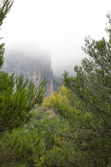 Bonita panoramica con niebla en la Via verde del Serpis, Comunidad Valenciana, España