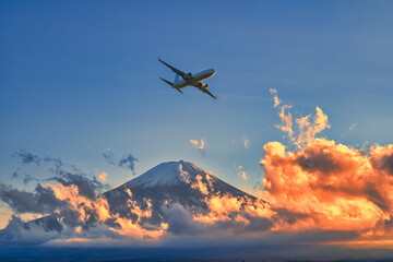 Fototapeta na wymiar 富士山の夕景