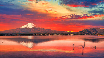 富士山にかかる夕焼け雲