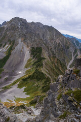 北アルプス南岳南端の獅子鼻より北穂高方面への難路大キレットを望む
