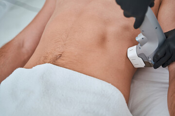 Male patient undergoing the non-invasive body contouring