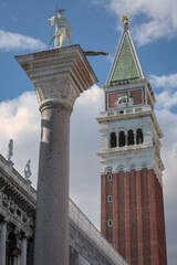 Fototapeta na wymiar Venezia. Piazza San Marco con la colonna di Todaro e il Campanile