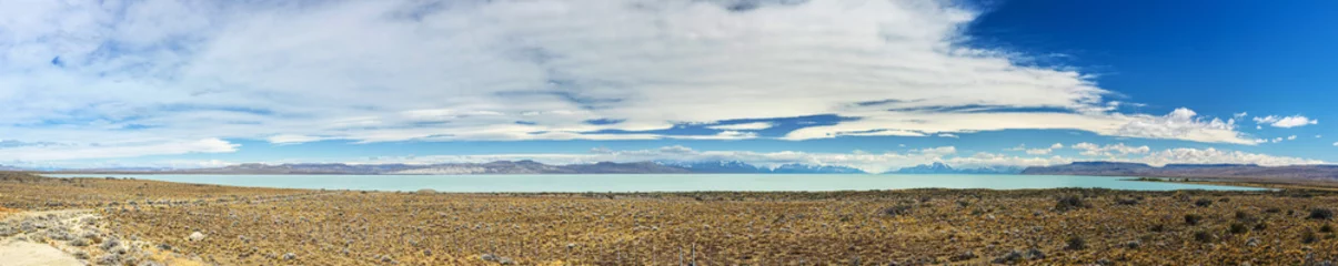 Foto op Plexiglas Panoramic photo of Viedma lake in Argentina © Fyle