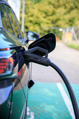 Elektro Mobilität in Deutschland Stromsäule an einer Tankstelle