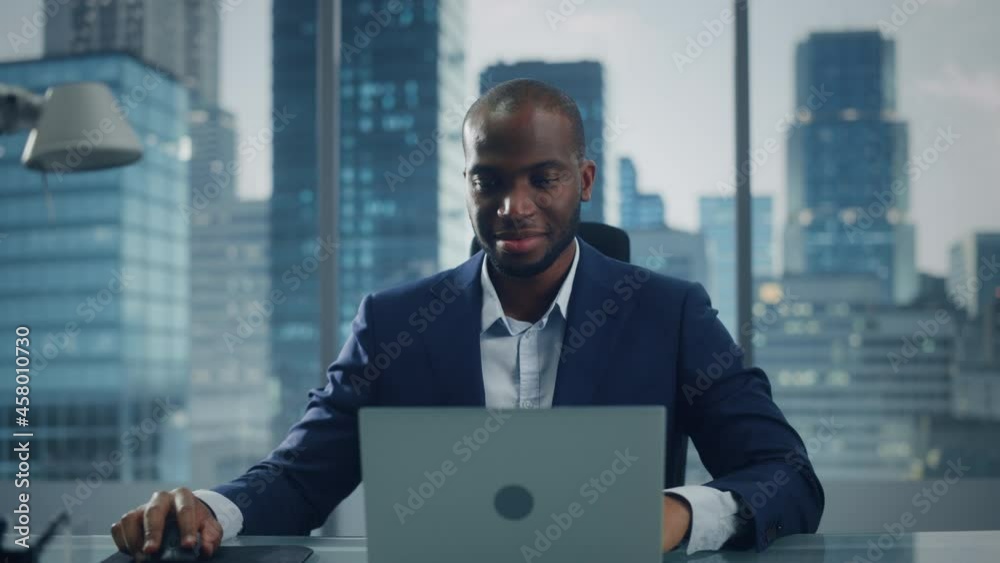 Aufkleber portrait of successful black businessman working on laptop computer in his big city office. professi