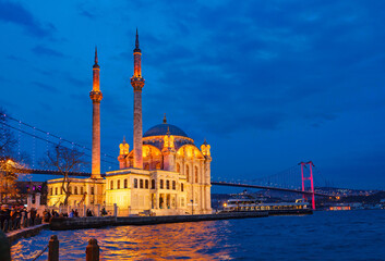 Fototapeta na wymiar Ortakoy Mecidiye mosque the Bosphorus Bridge
