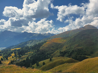 Increíbles montañas de Dolomitas