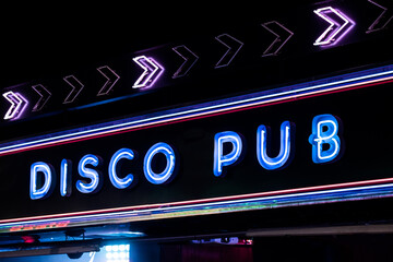 Obraz premium Illuminated red signboard of Disco pub