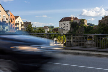 01.09.2021, GER, Bayern, Passau: Verkehr auf der Ilzbrücke Stadteinwärts Richtung Angerstraße in Passau.