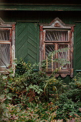 Fototapeta na wymiar wooden windows of a wooden old house