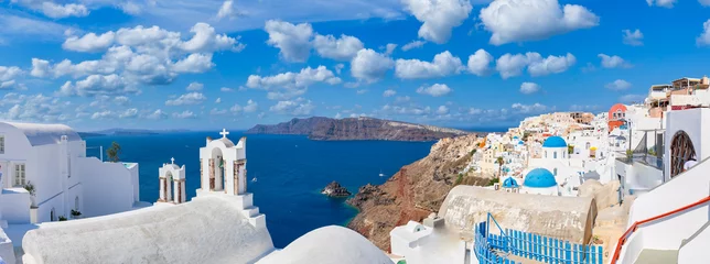 Poster Santorini island, Greece. Incredibly romantic summer landscape on Santorini. Oia village in the morning light. Amazing view with white houses. Island of lovers, vacation and panoramic travel banner © icemanphotos