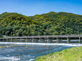 【京都　嵐山】夏の渡月橋と桂川
