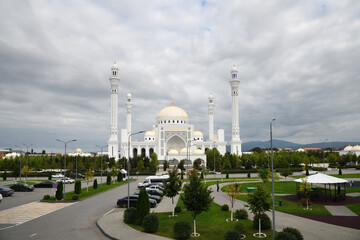 Fototapeta na wymiar White Mosque in Shali, Chechnya, Russia