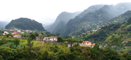 Fototapeta na wymiar Madeira Insel des ewigen Frühlings.