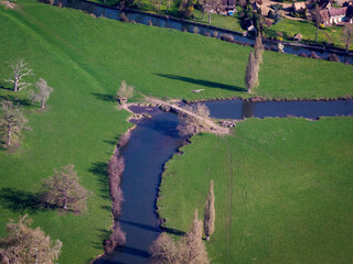 vue a&eacute;rienne de la rivi&egrave;re &agrave; Neuilly dans l'Eure en France