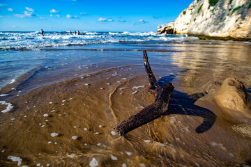 Puglia - Mare -spiaggia - schiuma - onde