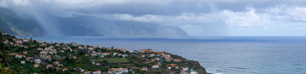 Naklejka na ściany i meble Madeira Insel des ewigen Frühlings.