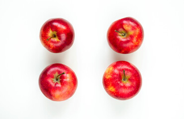 Fresh delicious apples on a white background. Healthy diet food, flat lay fruits composition.