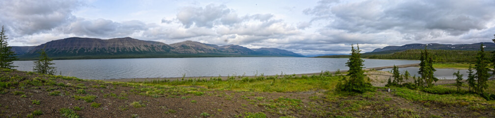 Fototapeta na wymiar Putorana plateau, a panorama of a mountain lake.