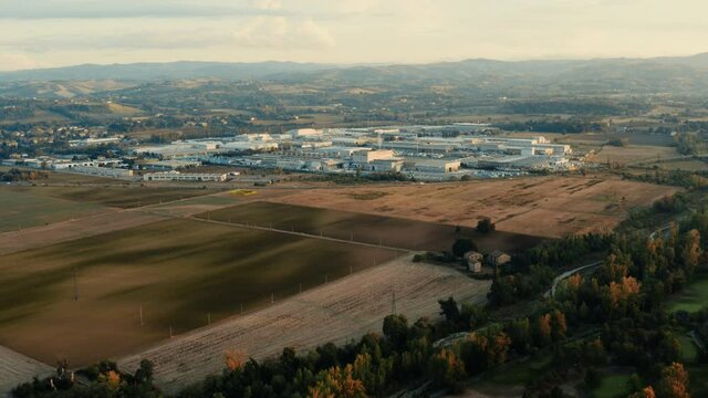 Industria vicino la campagna