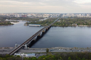 Obraz premium View of the road in the green city - Kiev. The photo shows the bridge