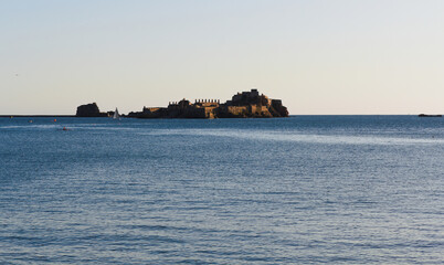 Obraz premium Elizabeth Castle photographed from St. Helier on the island of Jersey