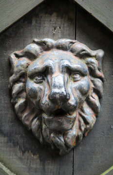 Detail eines Ornament an einem Hauseingang, einem Torweg.
