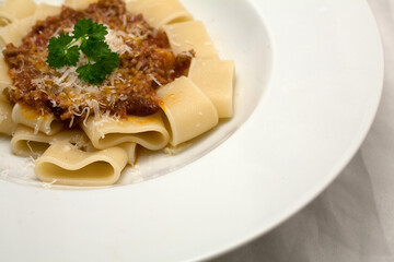 Calamarata mit Hackfleisch-Tomaten-Sauce Detail