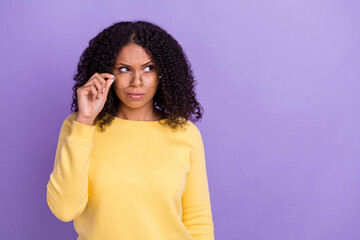 Photo of unsure uncertain dark skin woman wear yellow sweater arm spectacles looking empty space...