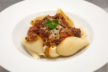 Conchiglioni mit Hackfleisch-Tomaten-Sauce Aufsicht