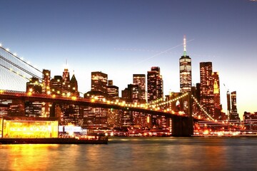 Fototapeta na wymiar Brooklyn Bridge at night 3