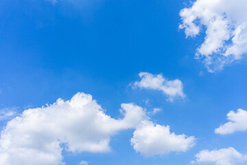 Obraz na płótnie Canvas 心地よい澄んだ青空と雲の背景素材_g_07